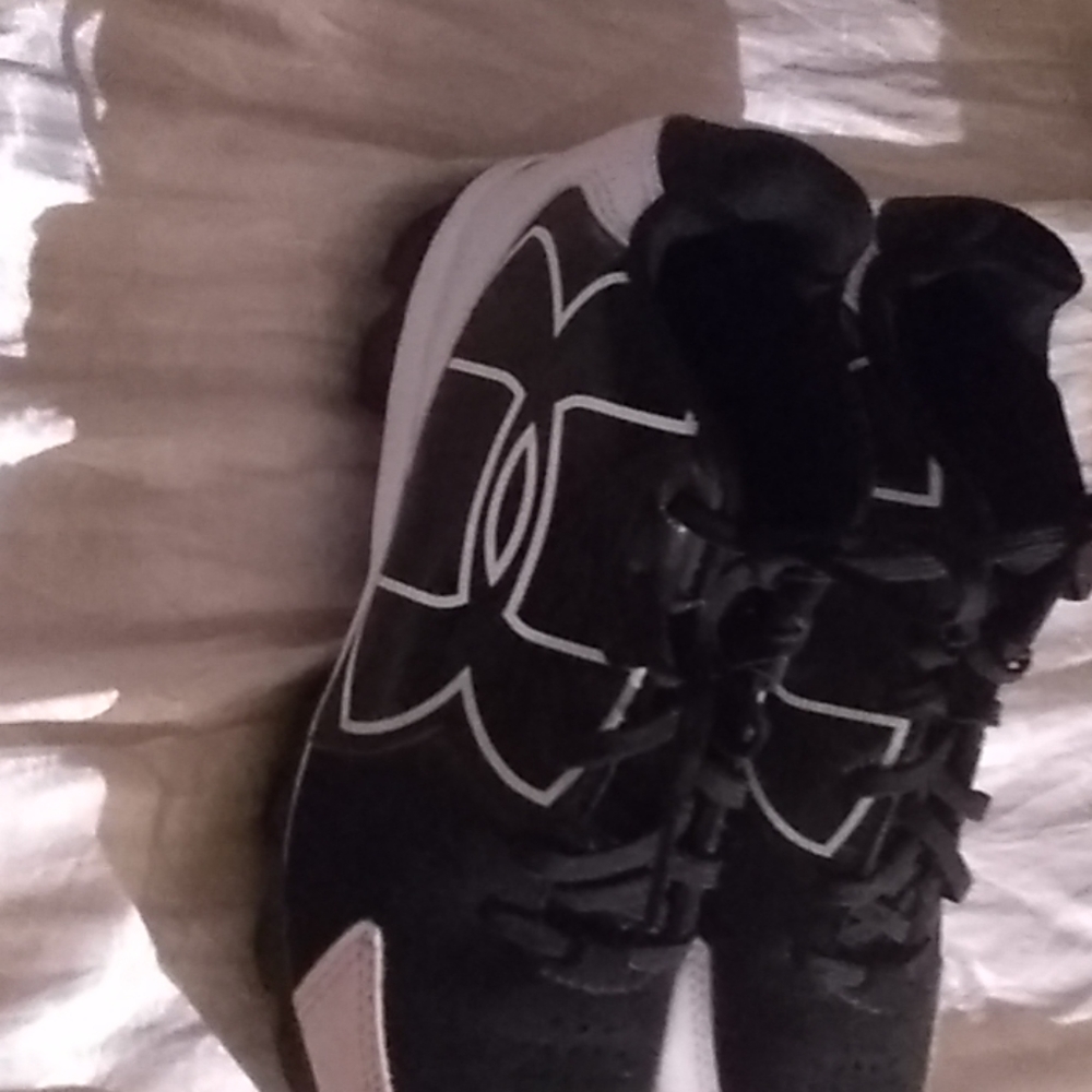 Baseball/ tee-ball cleats